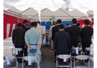 平成25年8月11日　岐阜市内において某マタニティ施設新築工事の地鎮祭を執り行いました。